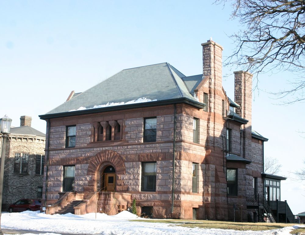 W.H. Lightner House, Lightner House, angle