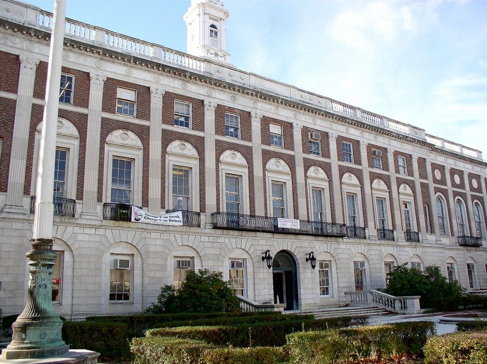 Waterbury City Hall, Main façade